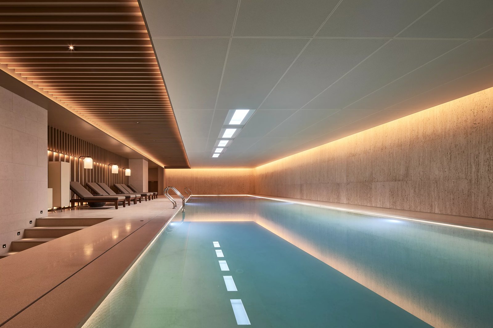 Ming Hotel Nanjing, the pool