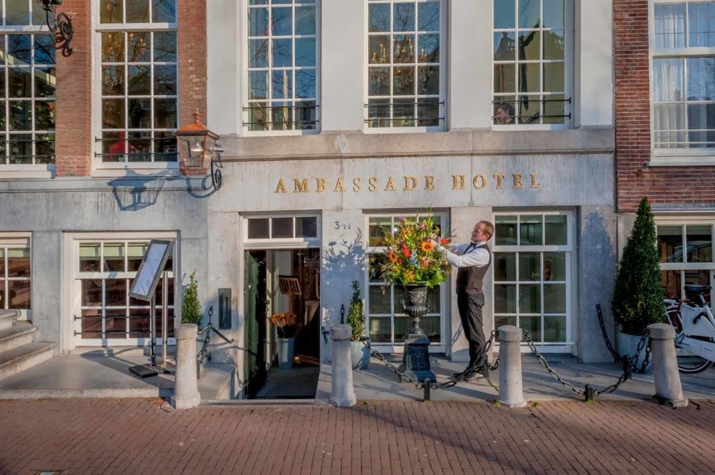 Ambassade Hotel — vibe