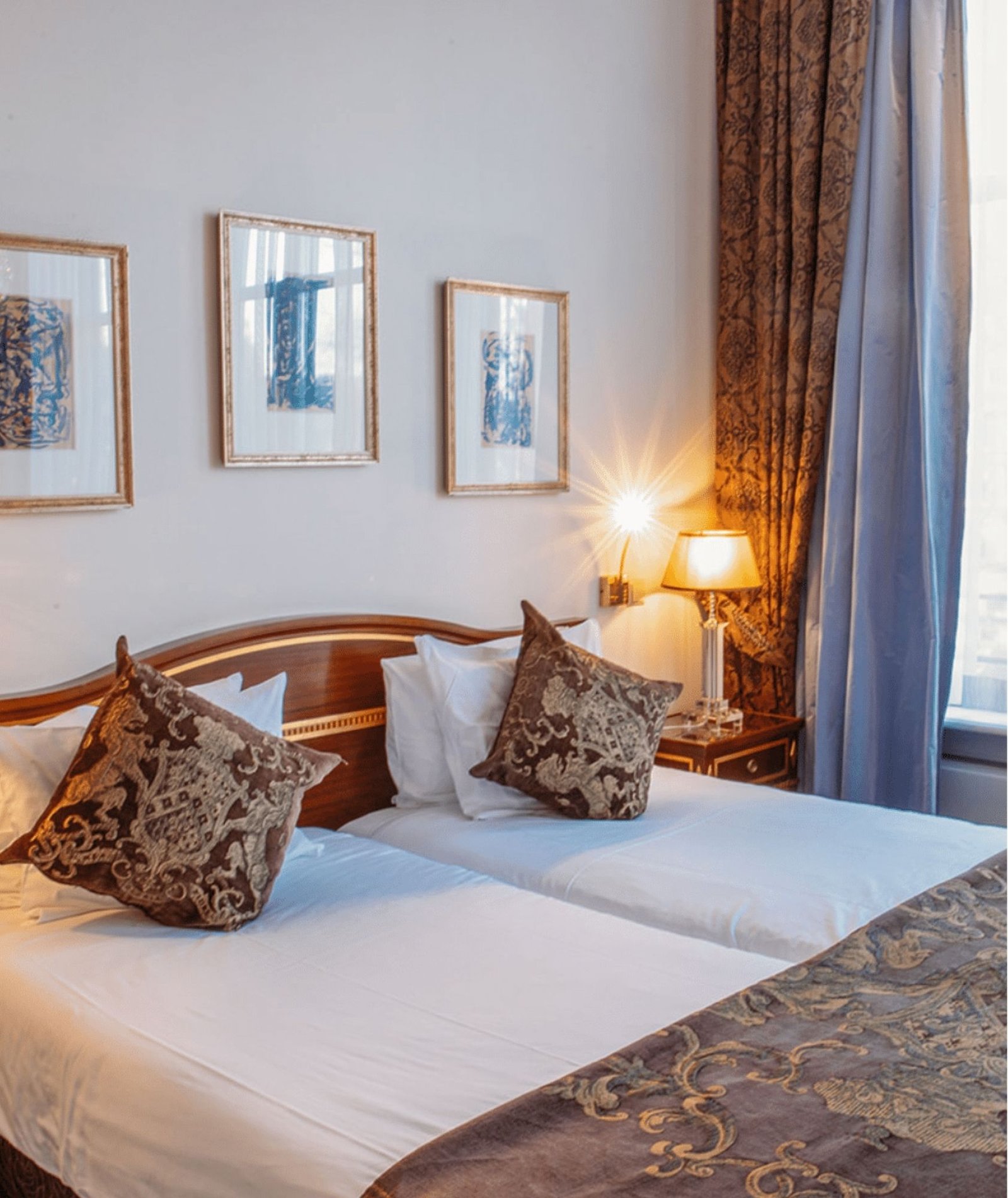 Ambassade Hotel — rooms