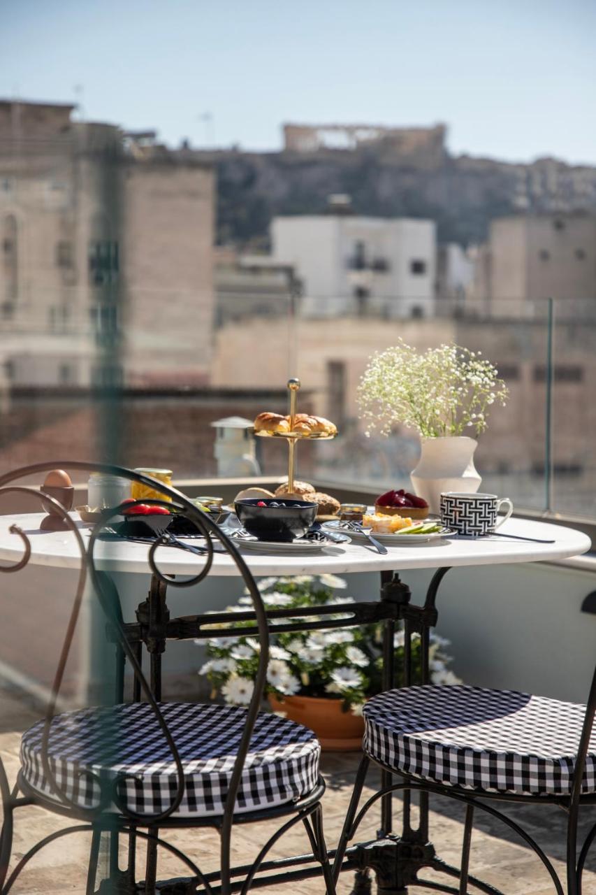 Medley Hotel, at the table