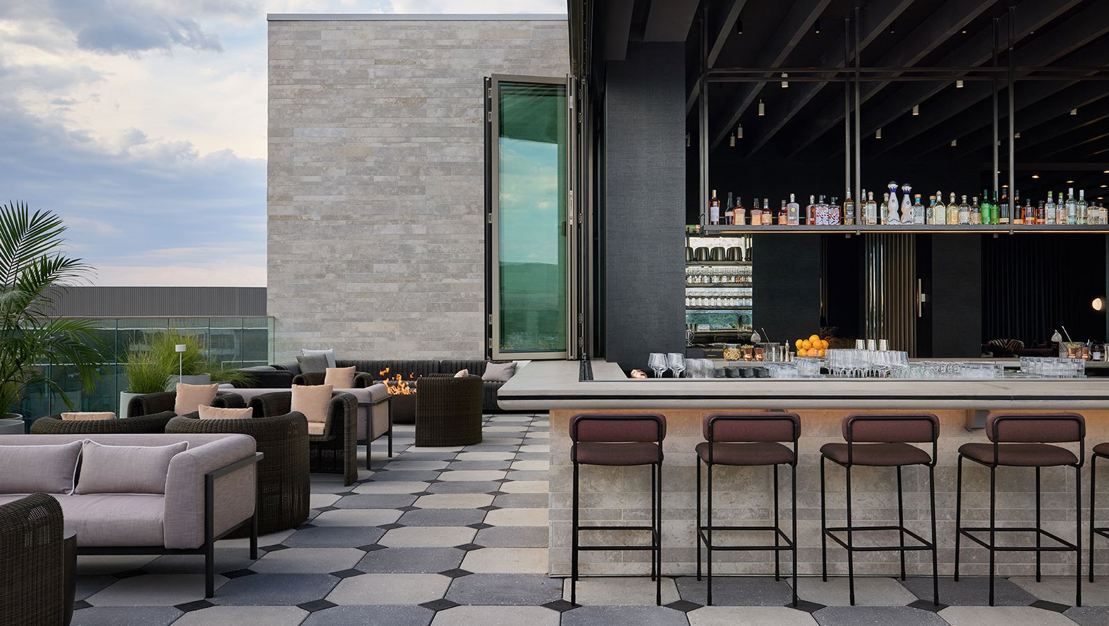 Kimpton Claret Hotel, halo rooftop bar