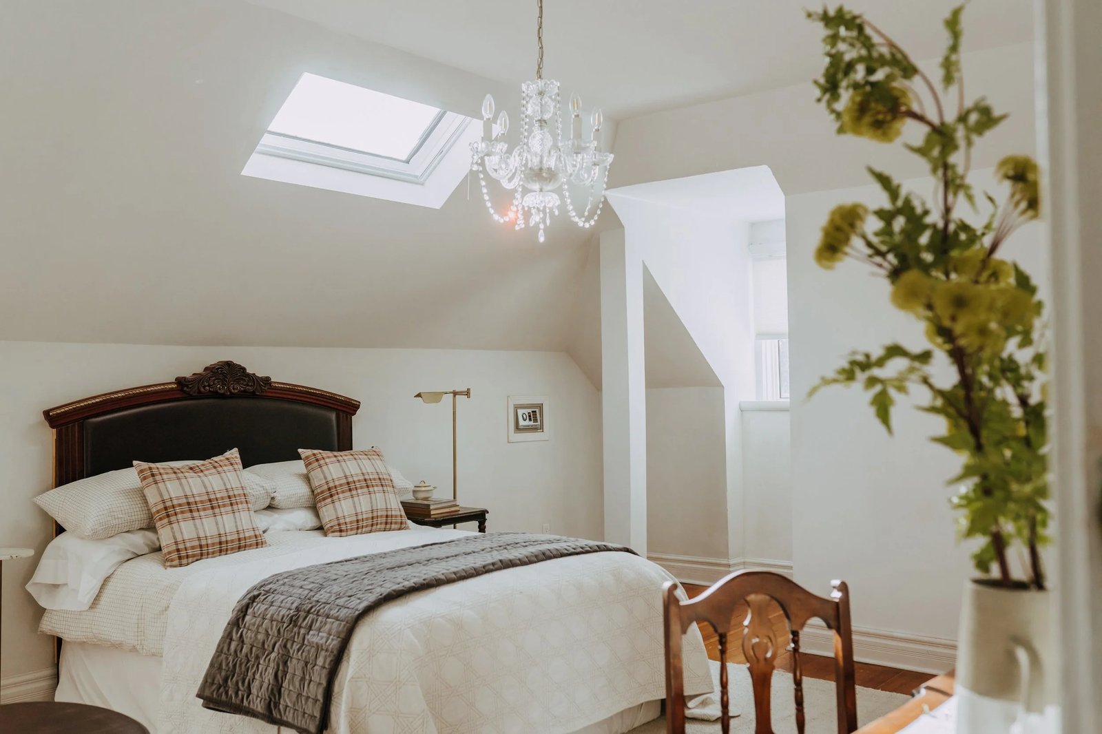 No. 5 East, rooms