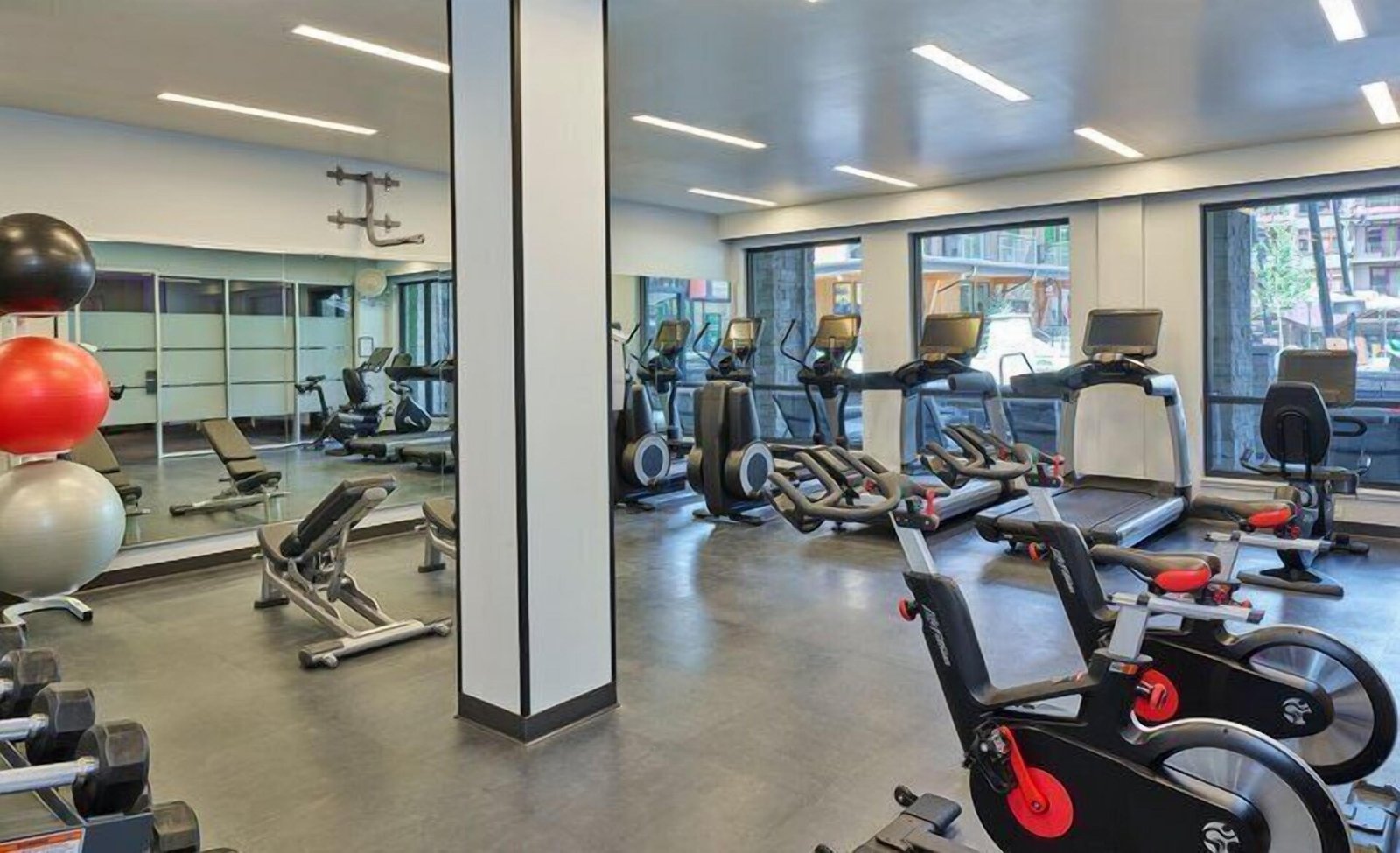 Limelight Snowmass, spa pools and gym