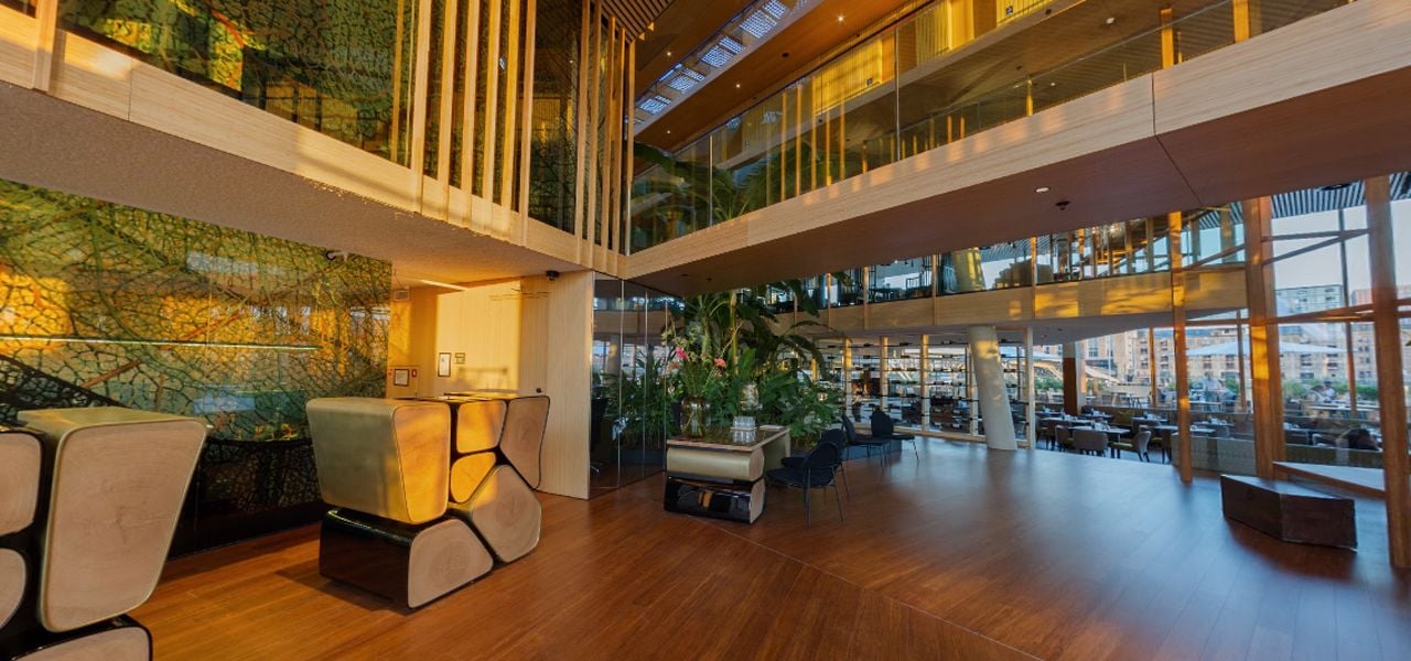 Hotel Jakarta — vibe