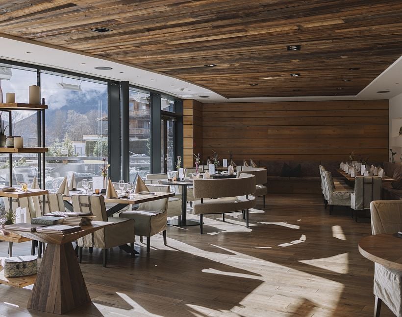 Kaiserlodge, at the table