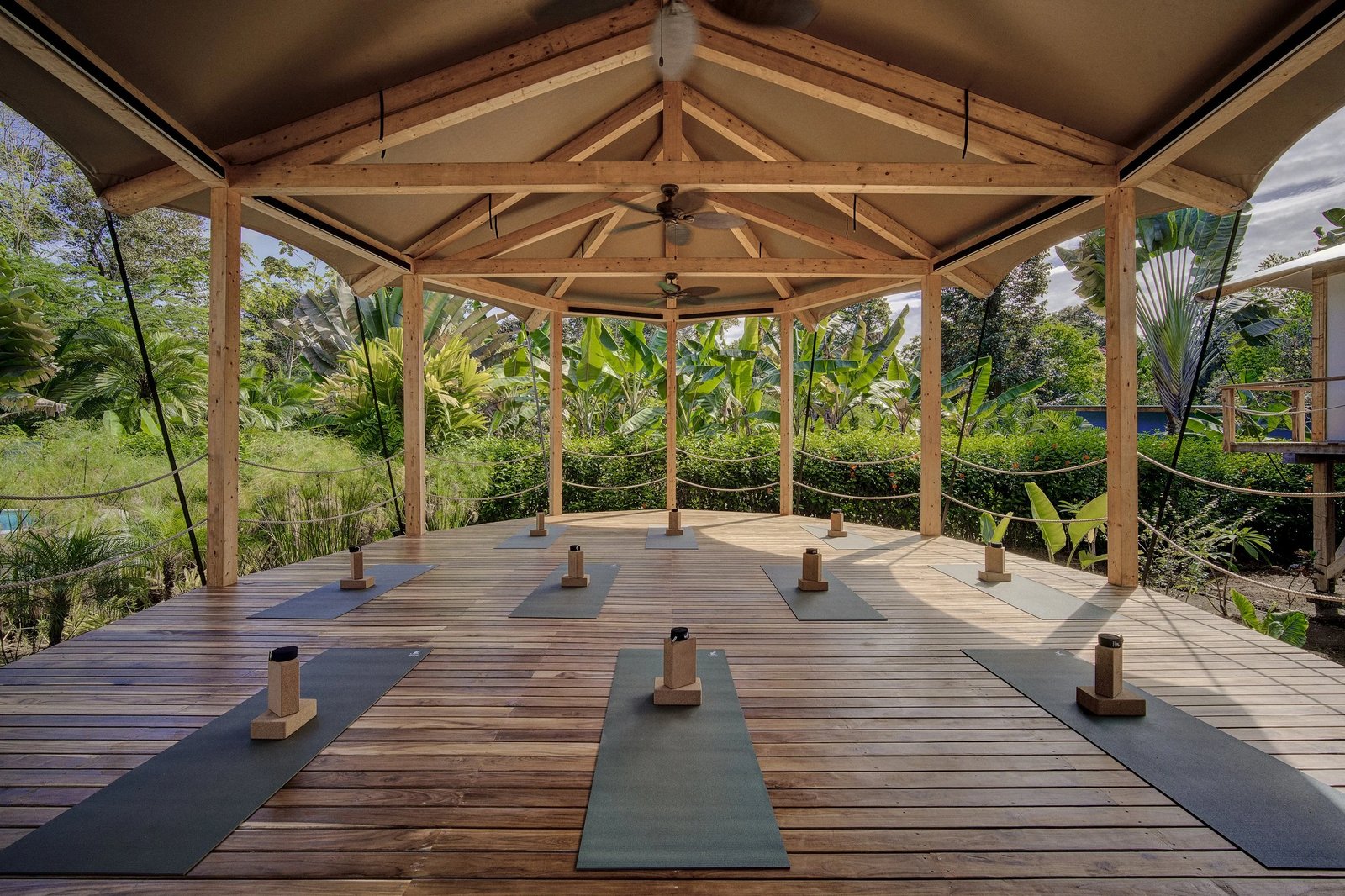 EVIA Life Resort, yoga and massage
