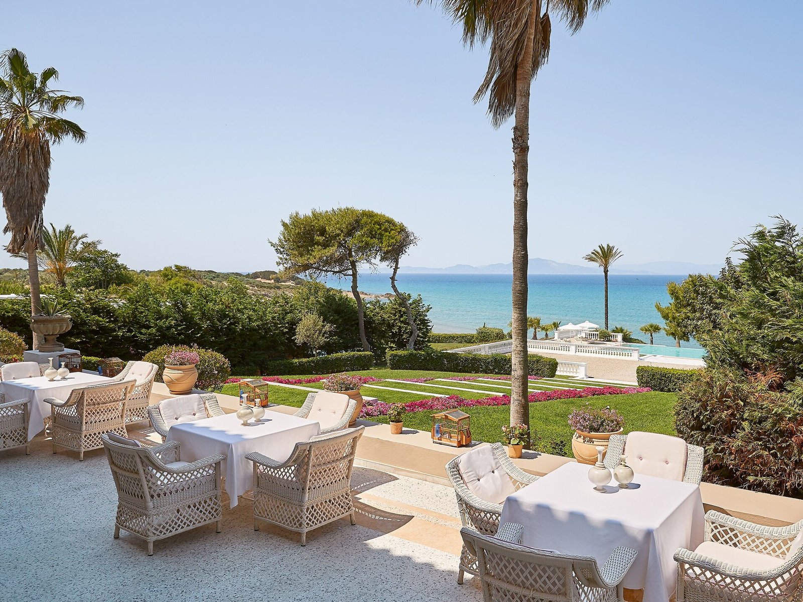 Mandola Rosa, A Resort to Live®, at the table