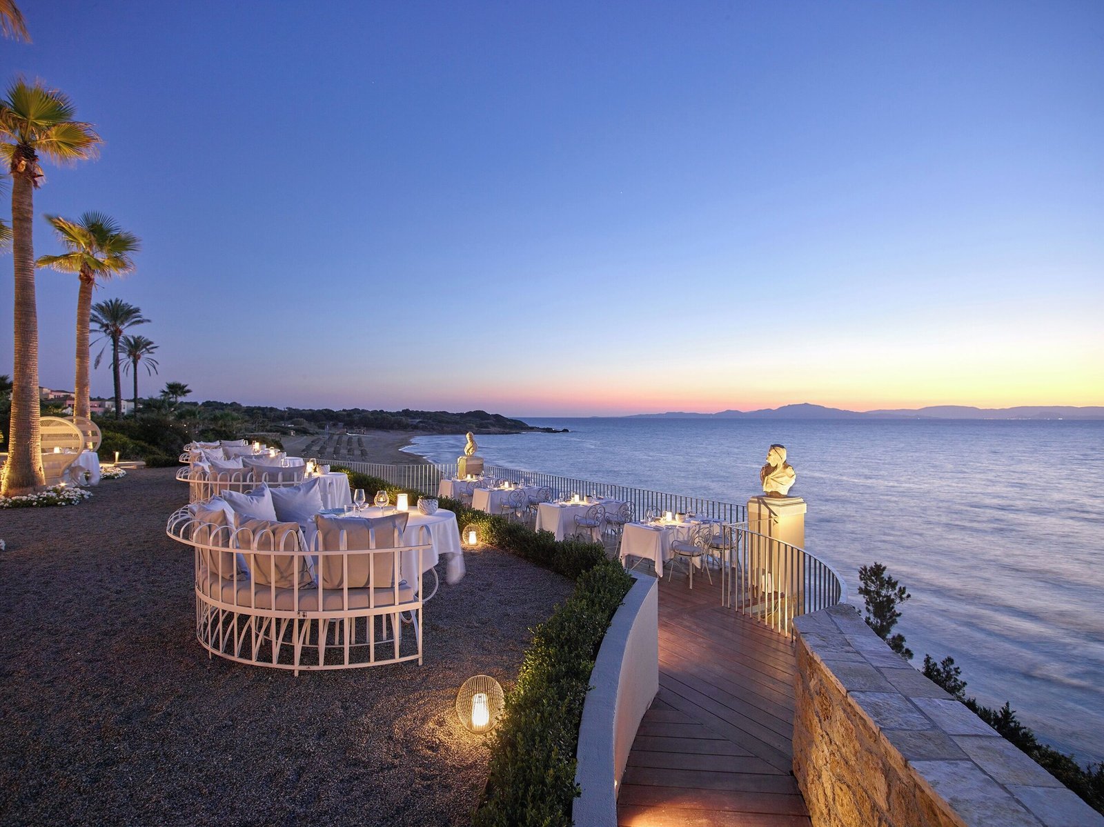 Mandola Rosa, A Resort to Live®, at the table
