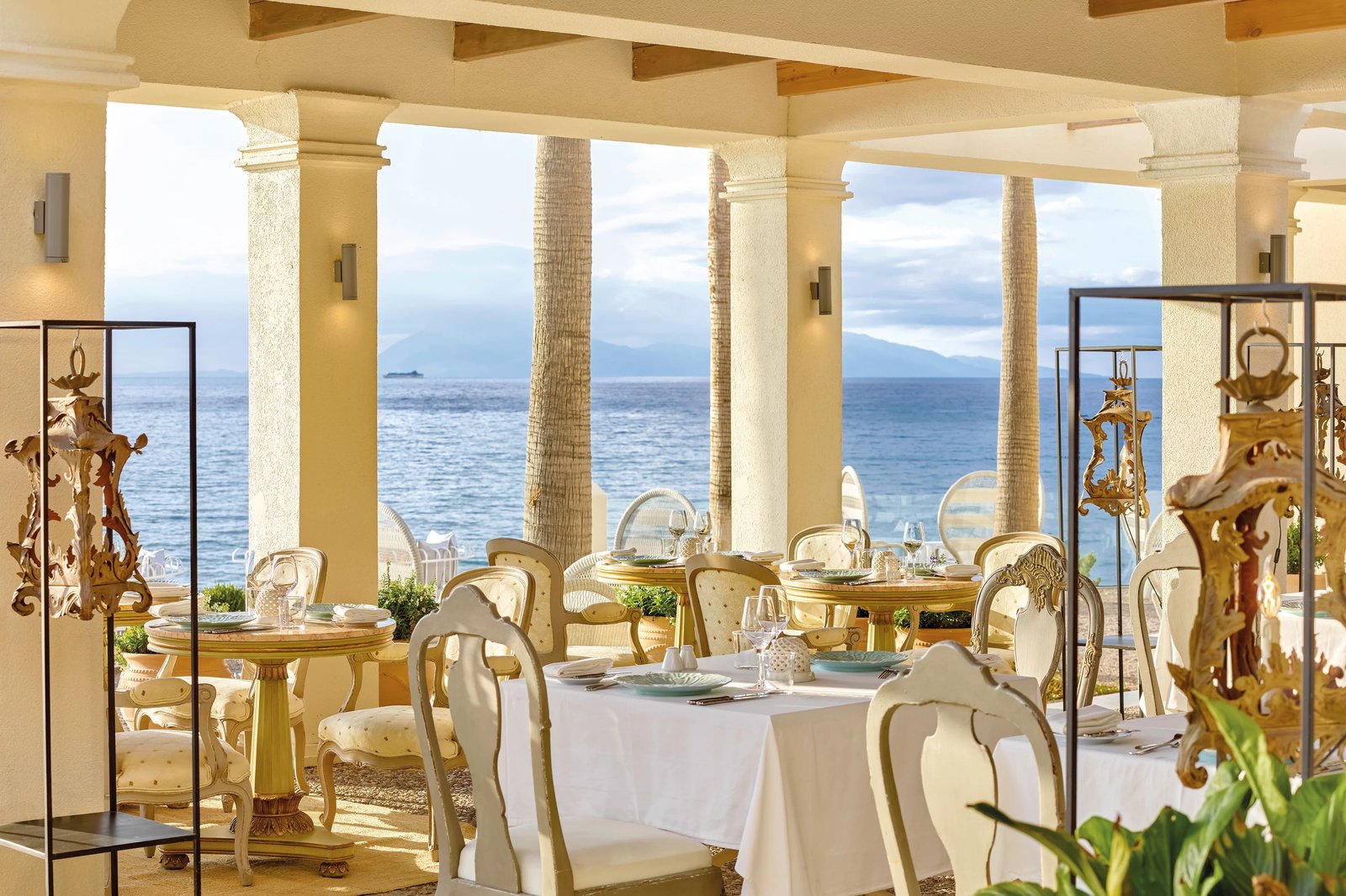 Mandola Rosa, A Resort to Live®, at the table