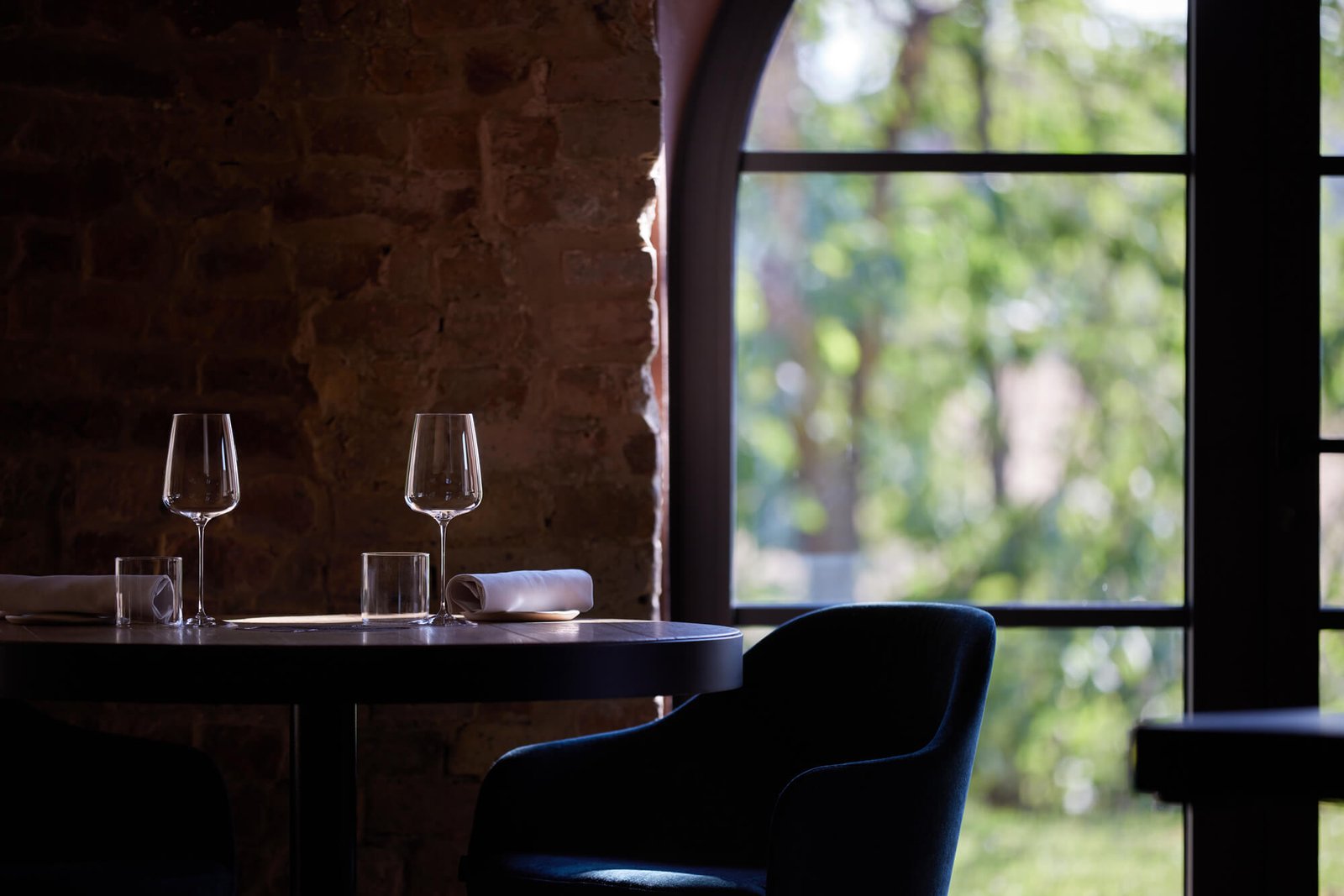 Le Marne Relais, at the table