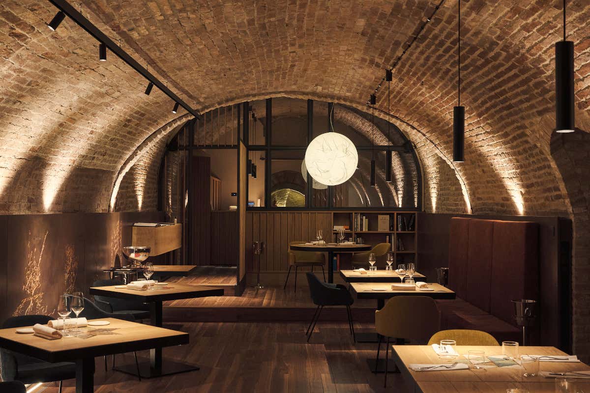 Le Marne Relais, at the table