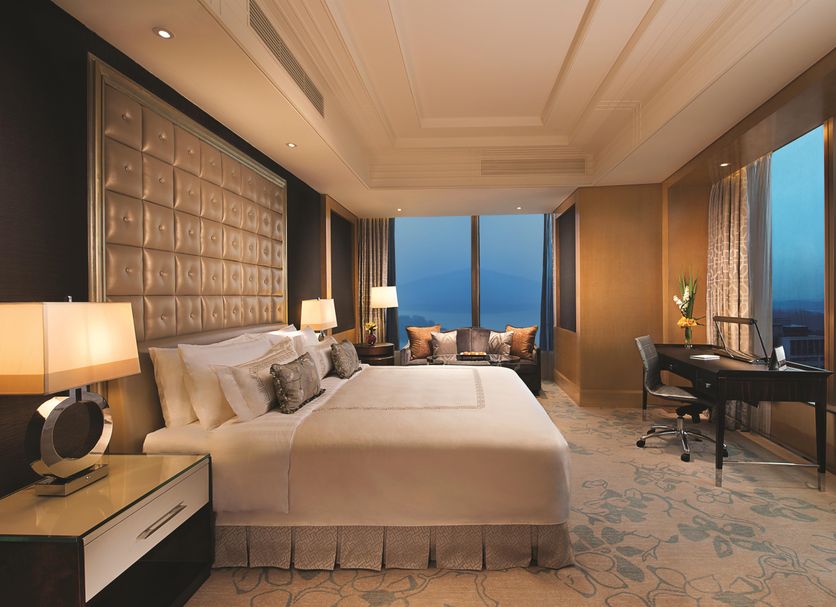 Shangri-La Hotel
