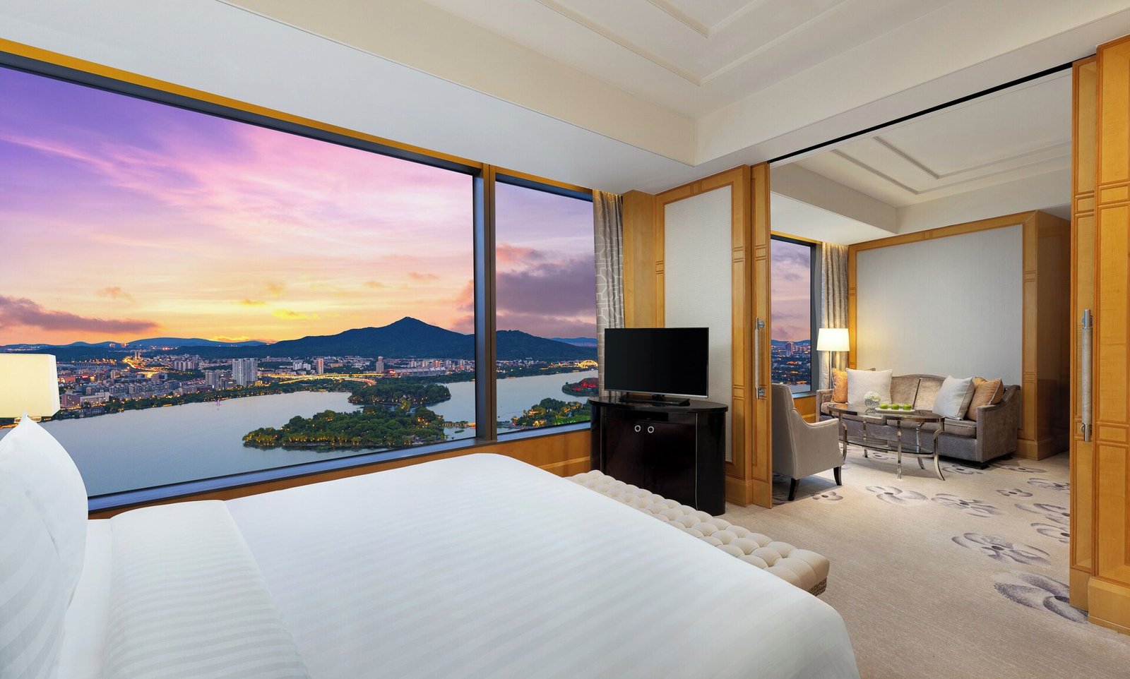 Shangri-La Hotel