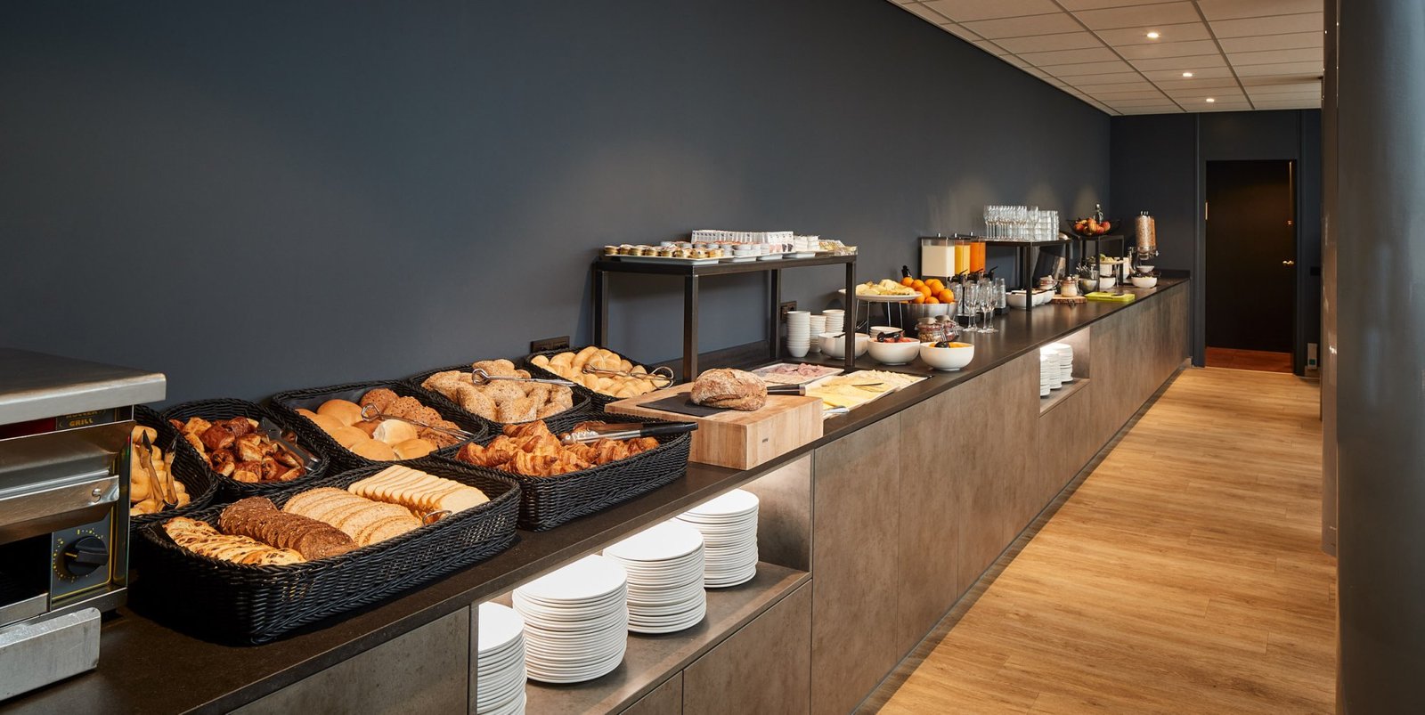 Inntel Hotels Amsterdam Centre — eat & drink