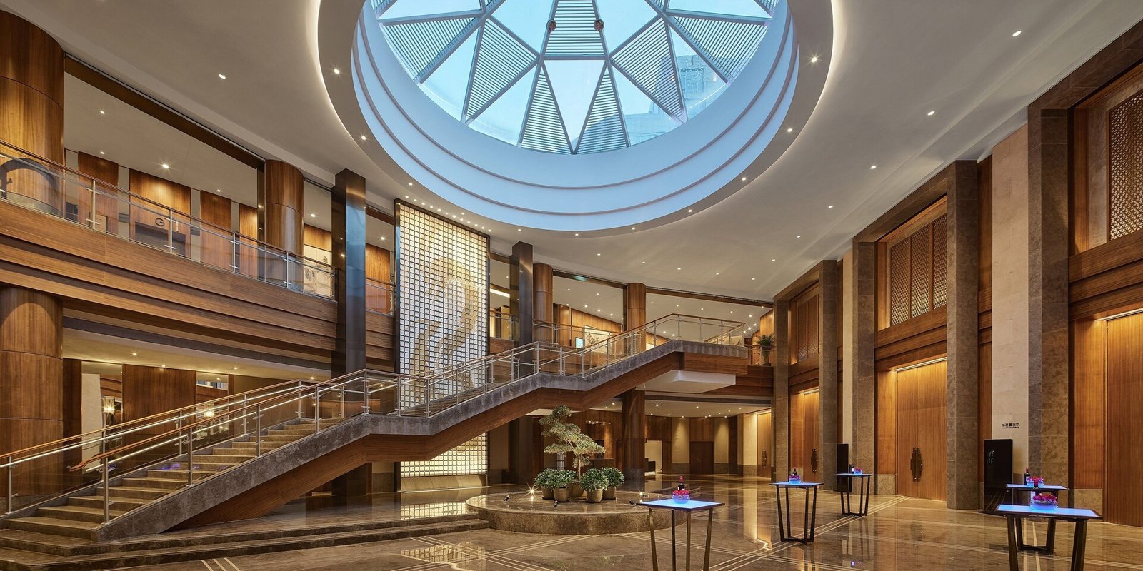 HUALUXE Hotels and Resorts Ningbo Harbor City
