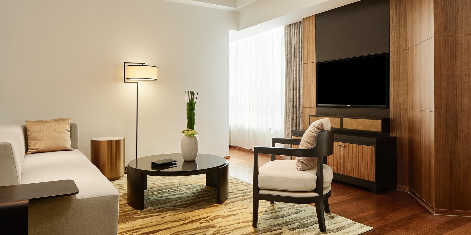 HUALUXE Hotels and Resorts Ningbo Harbor City