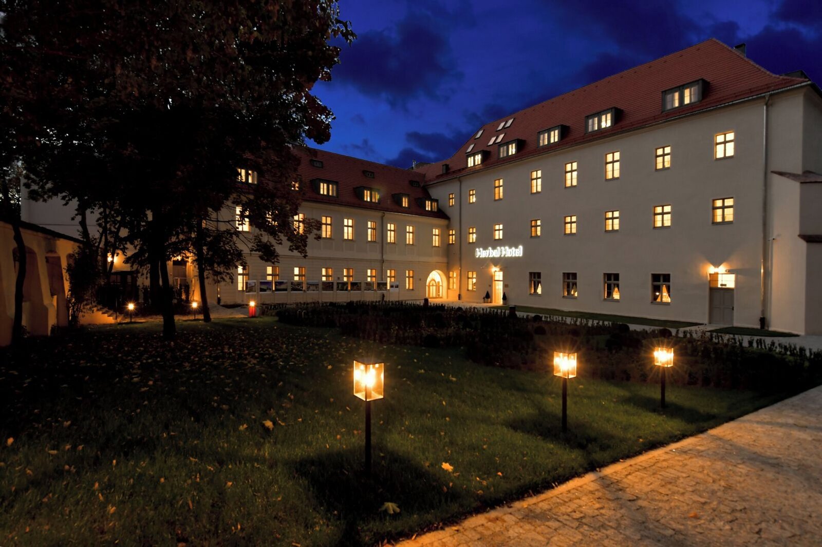 Herbal Hotel, how it began
