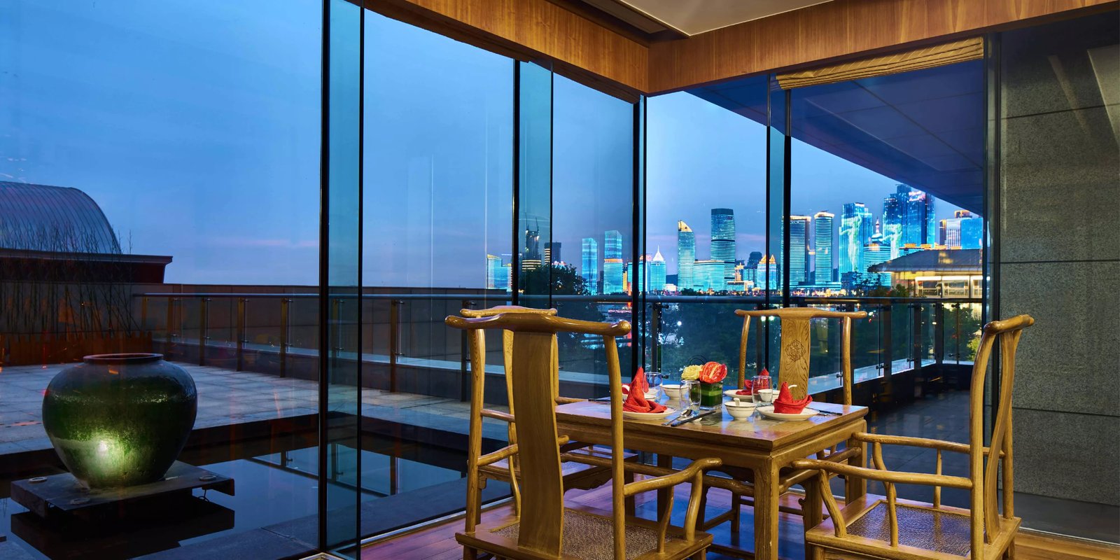 InterContinental Qingdao, at the table