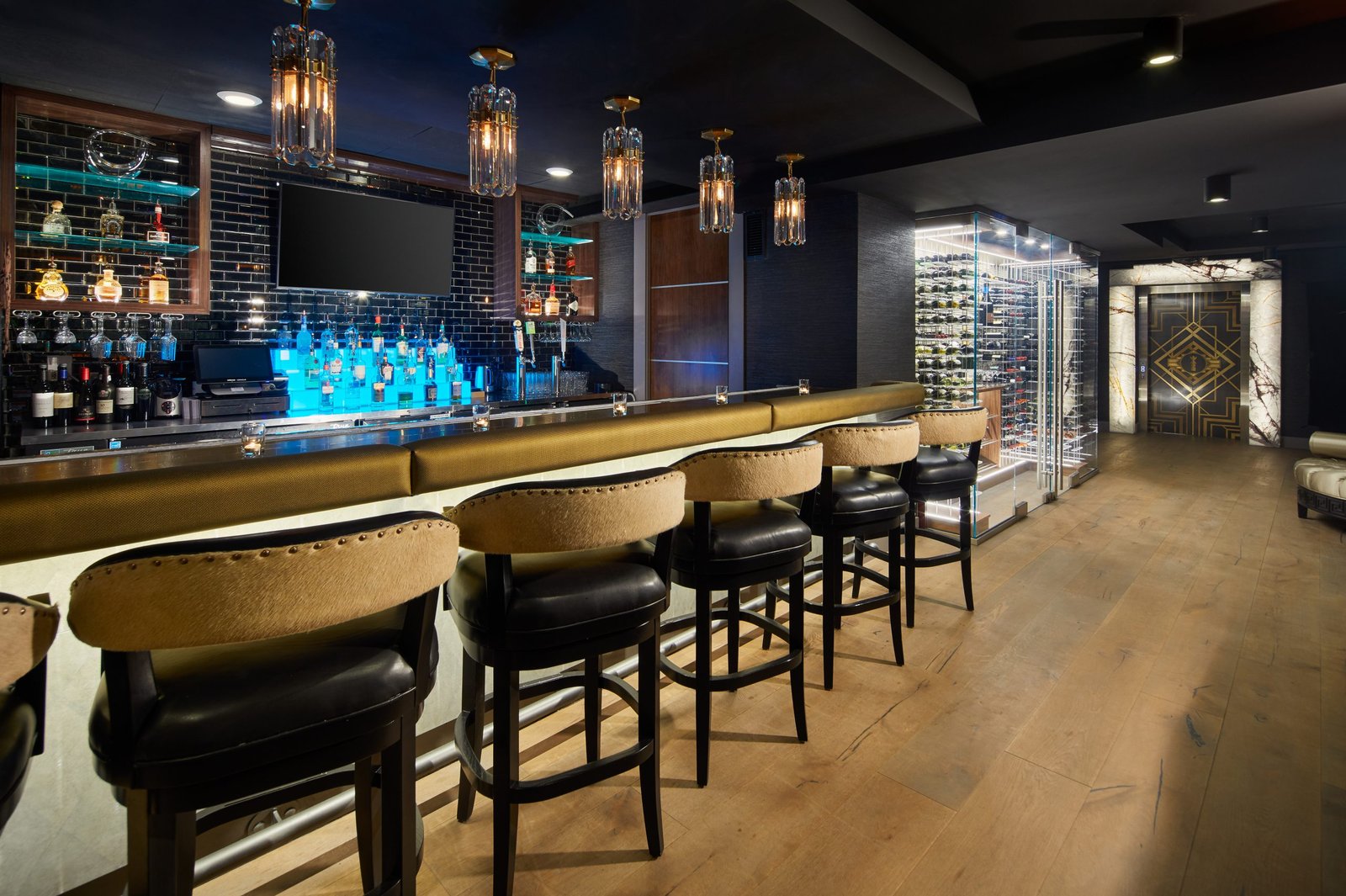 The Kindler Hotel, boitano's lounge