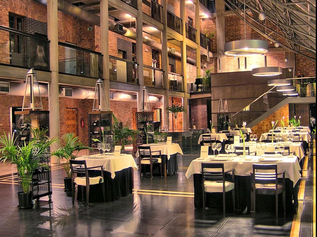 Hotel Monopol, at the table