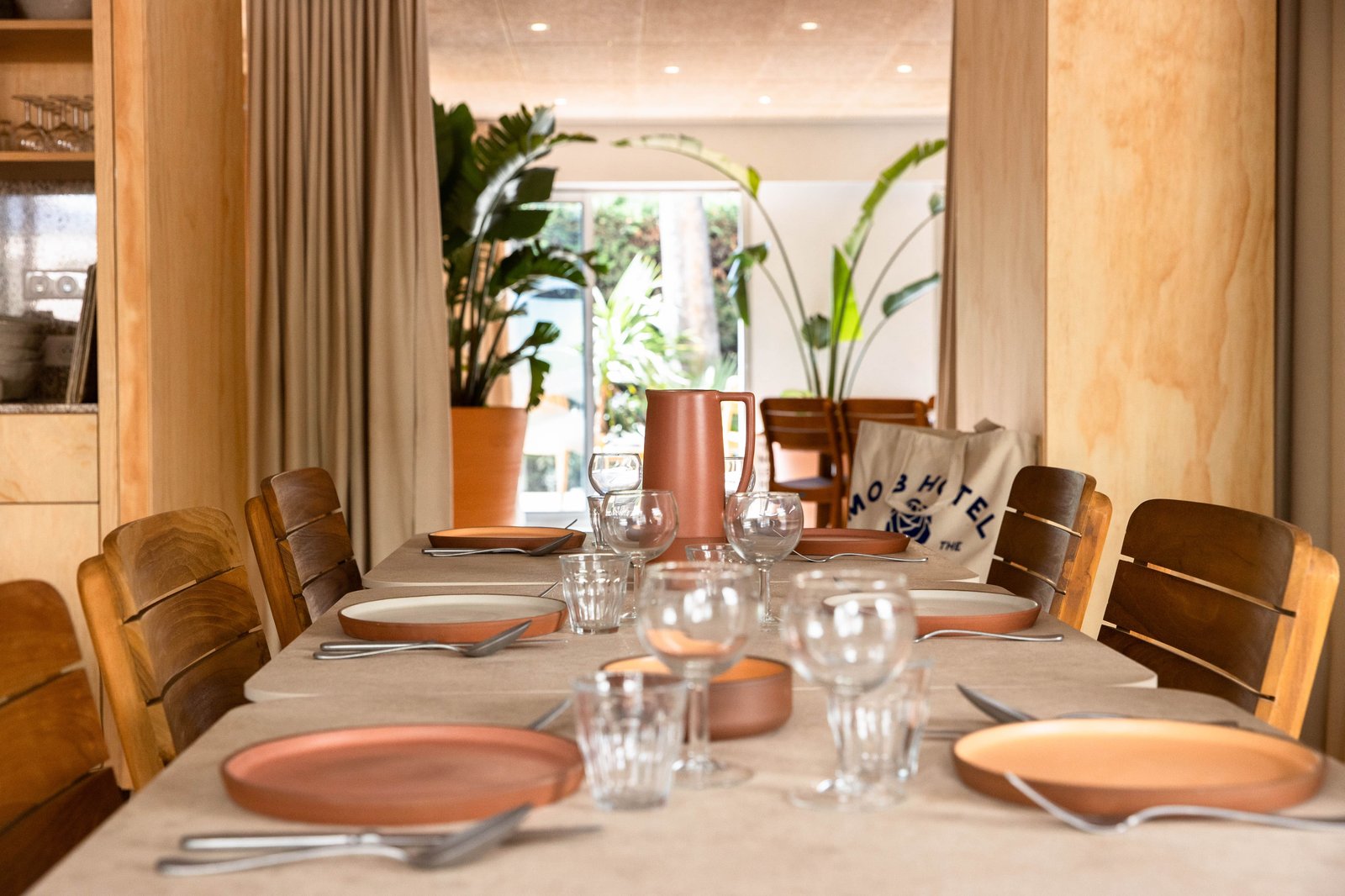 MOB Hotel Cannes, at the table