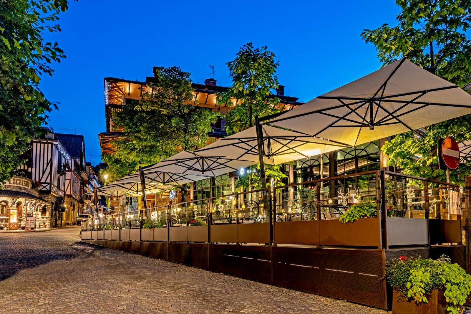 Fiocco Di Neve Relais & Spa, white restaurant
