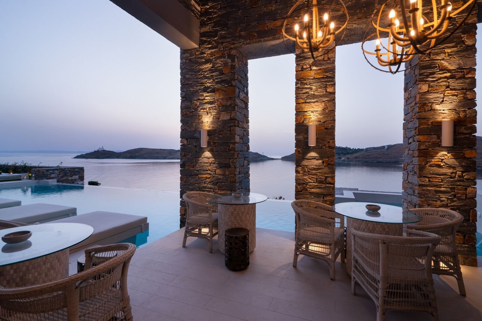 Ydor Hotel & Spa, at the table