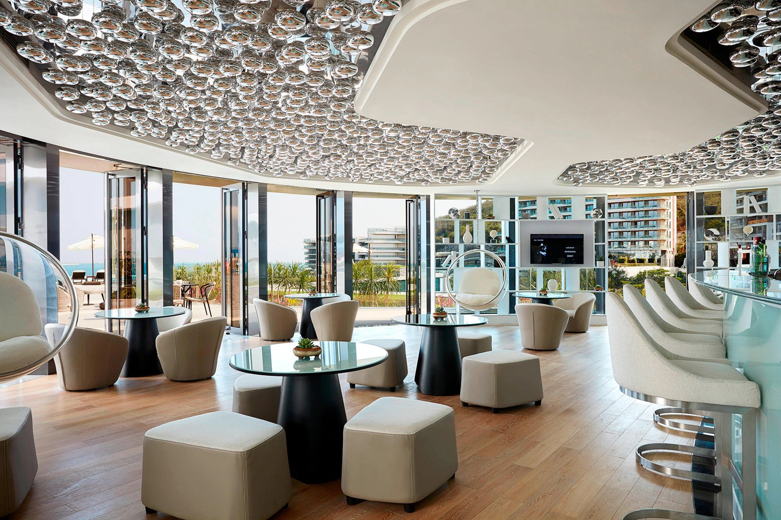 The Shanhaitian Resort Sanya, Autograph Collection, at the table