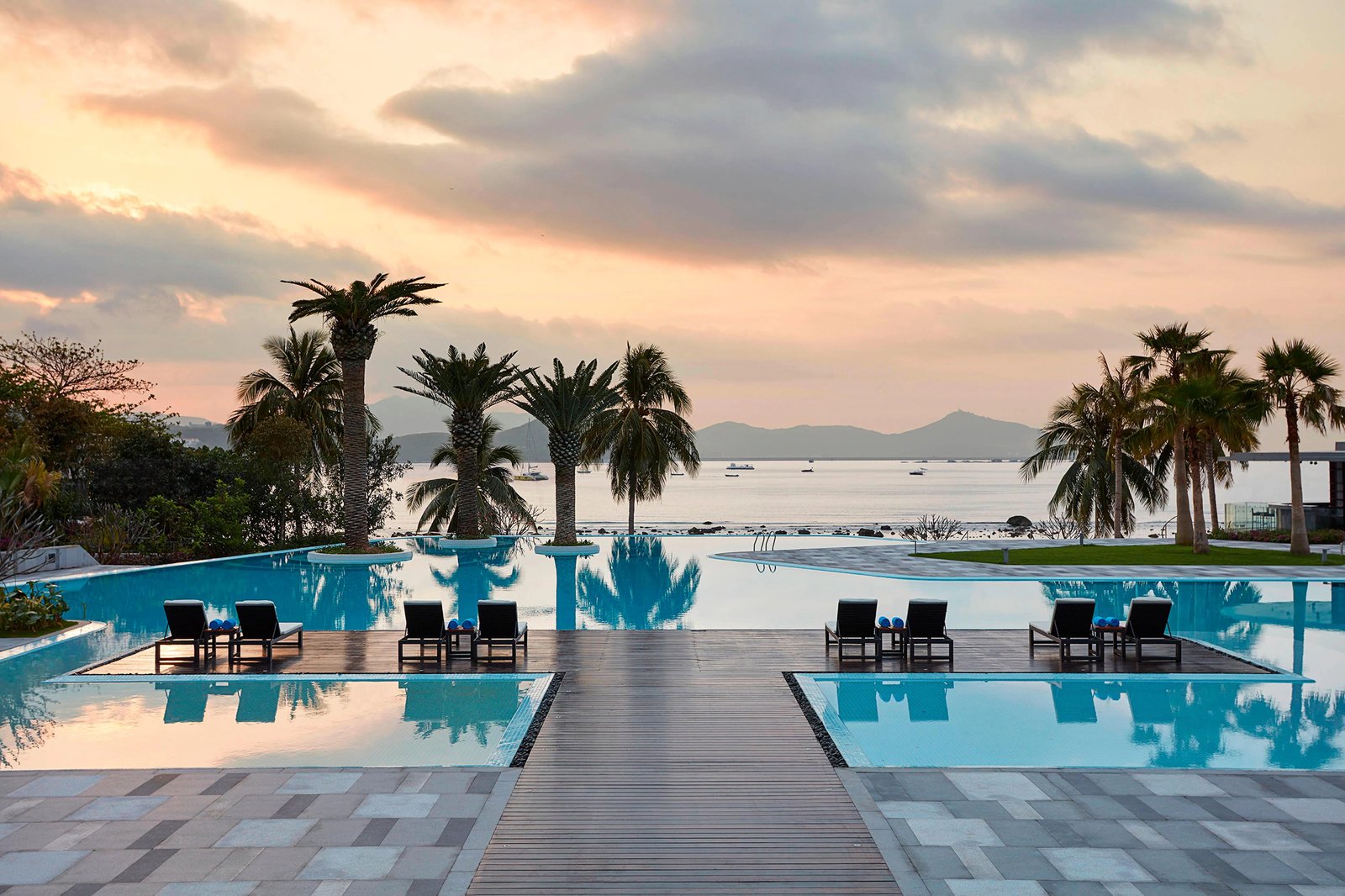 The Shanhaitian Resort Sanya, Autograph Collection, the pool