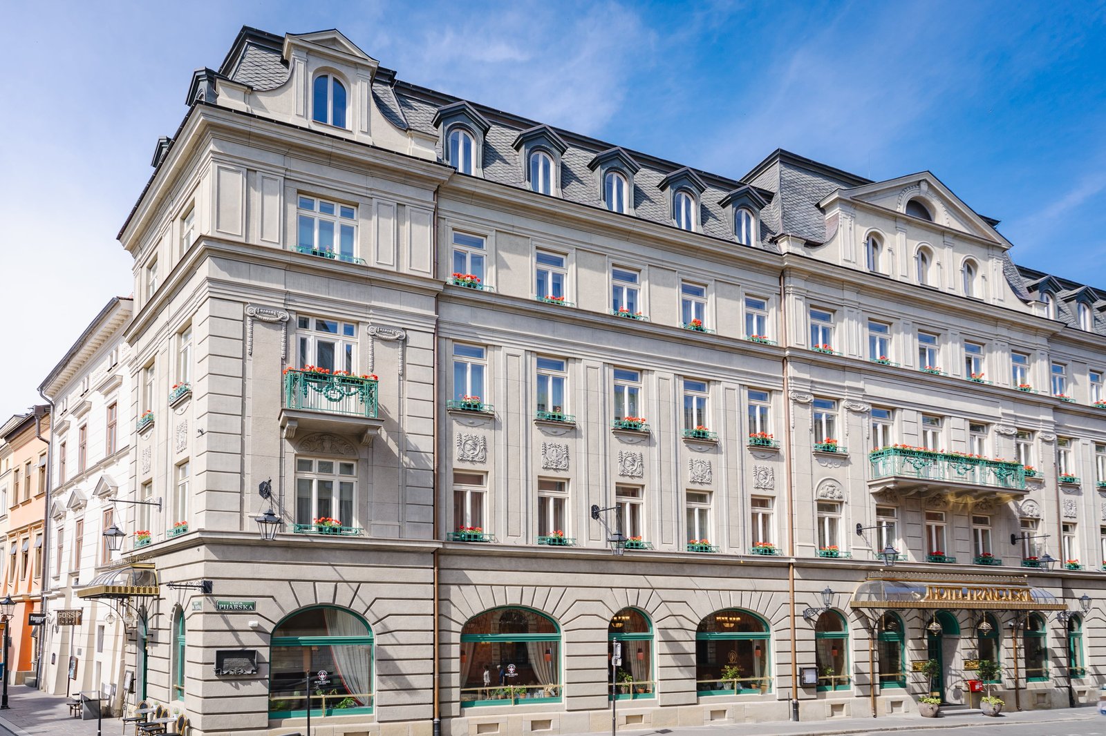 Hotel Francuski, how it began