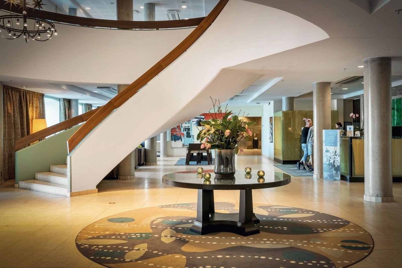 Elite Hotel Marina Tower — vibe