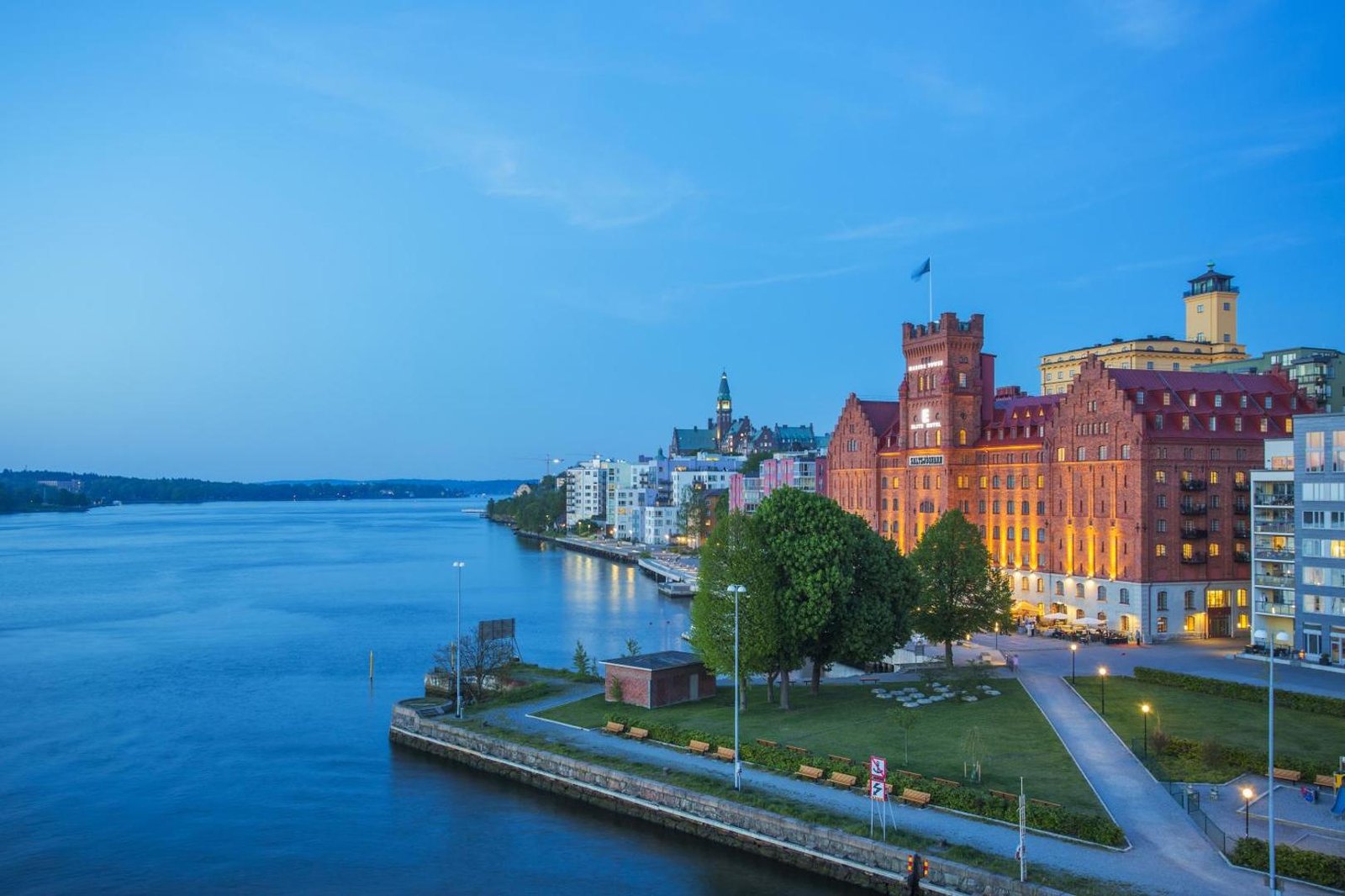 Elite Hotel Marina Tower — backstory