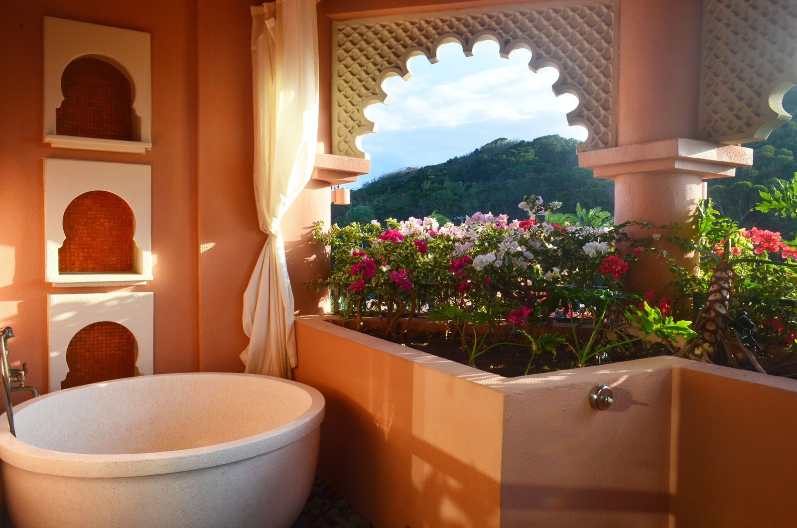 Amanda Hotel Kenting — backstory