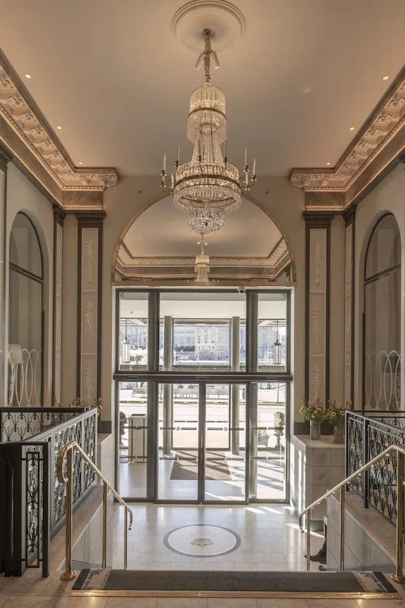 Grand Hôtel — vibe