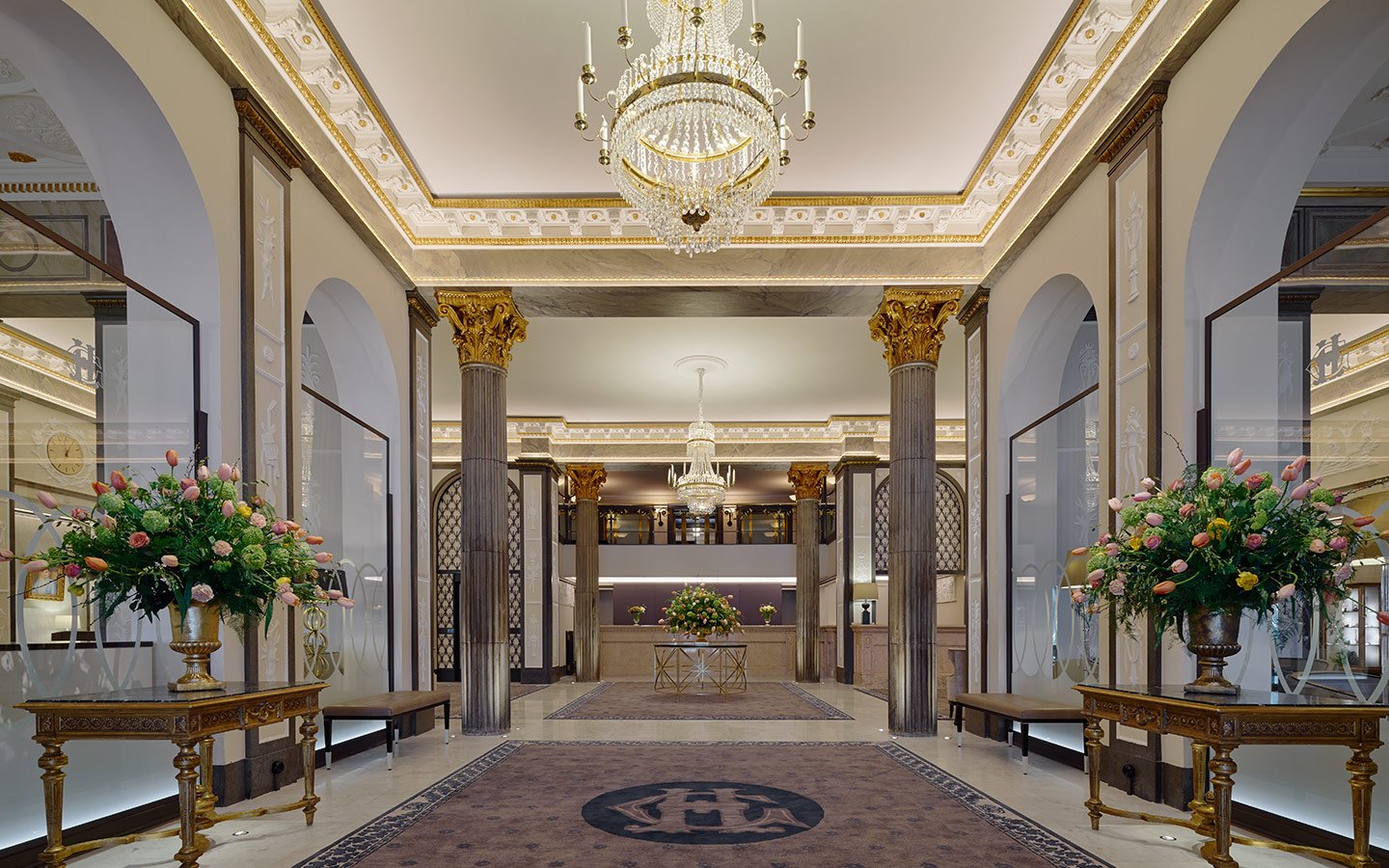 Grand Hôtel — vibe