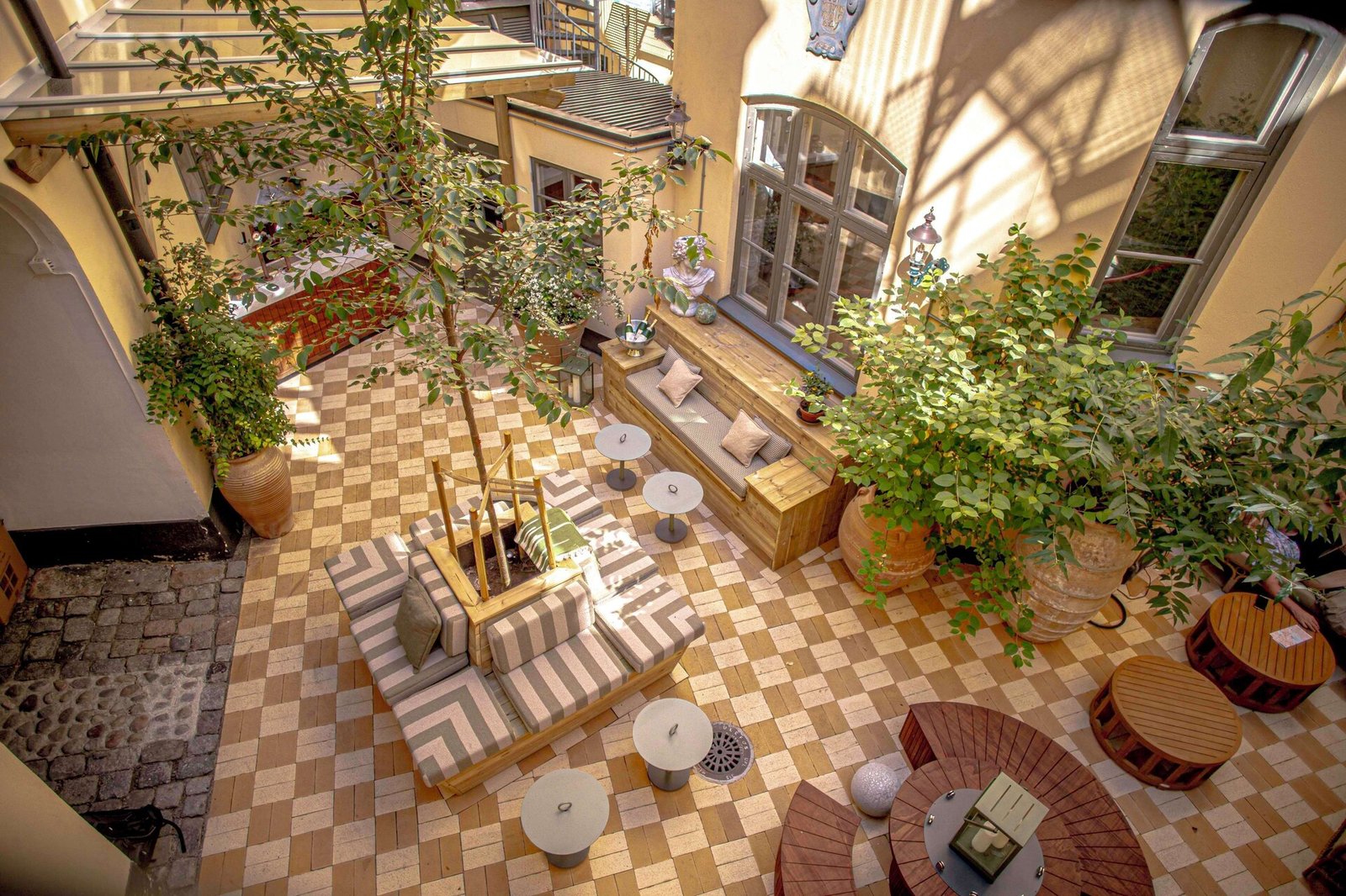 Hotel Frantz — vibe