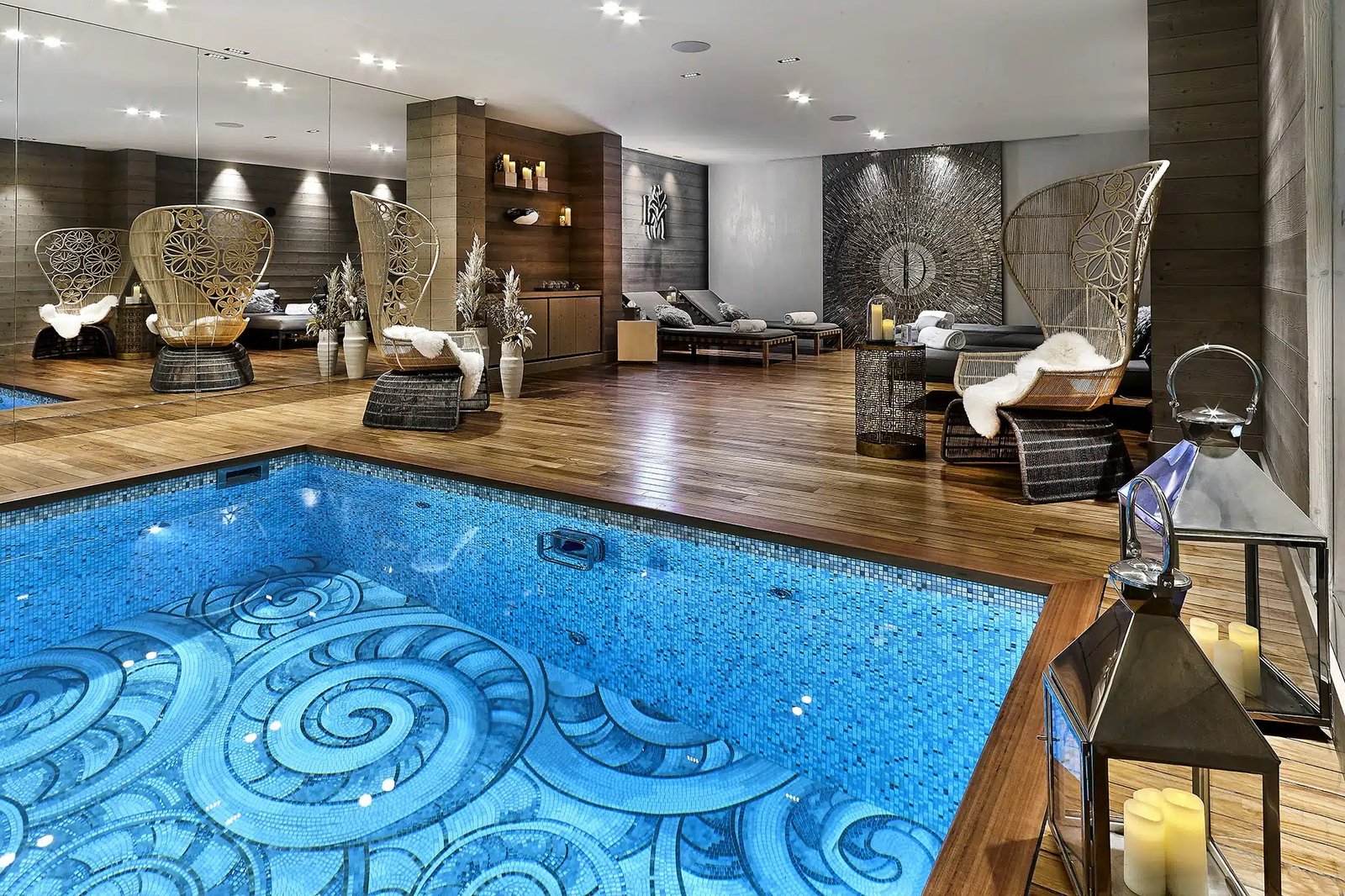 Lys Martagon, the pool