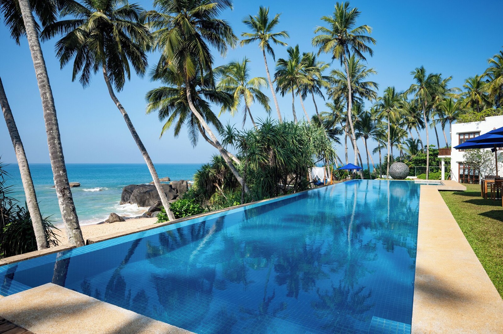 Kumu Beach, the pool