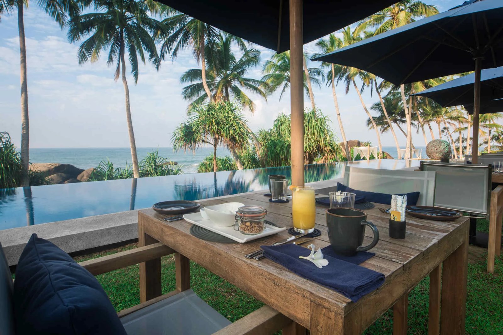 Kumu Beach, at the table