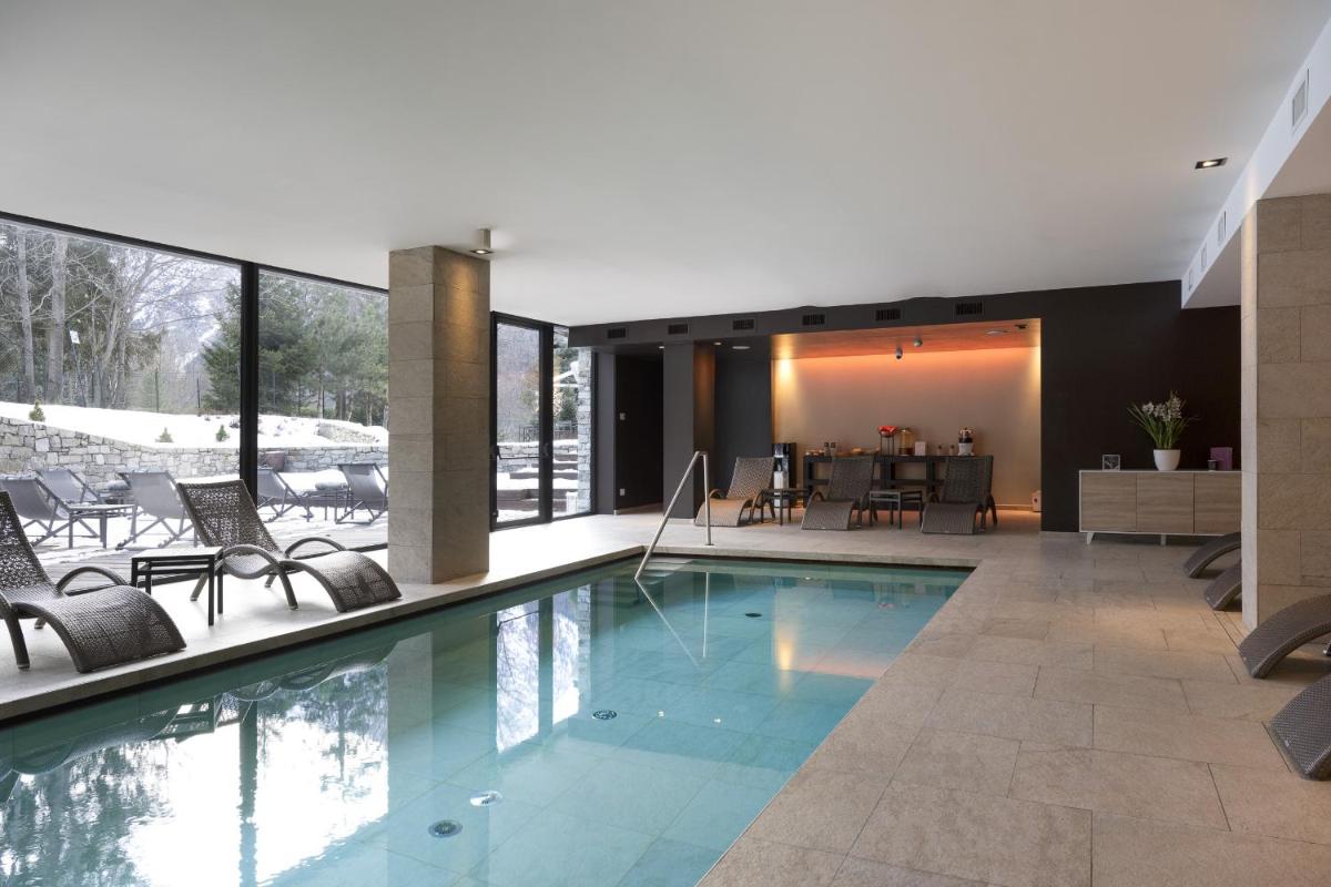 Grand Hotel Courmayeur Mont Blanc, the pool