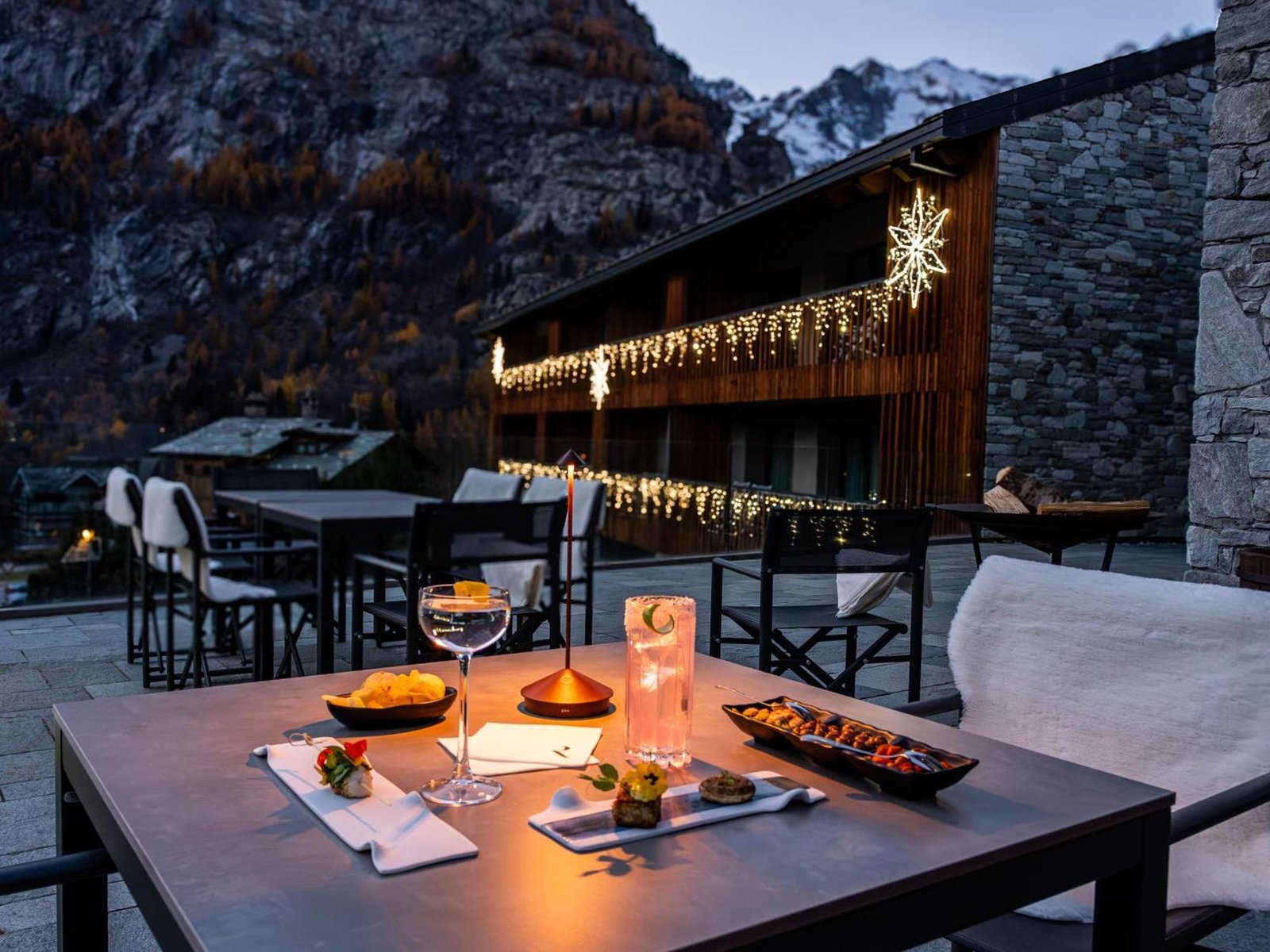 Grand Hotel Courmayeur Mont Blanc, at the table