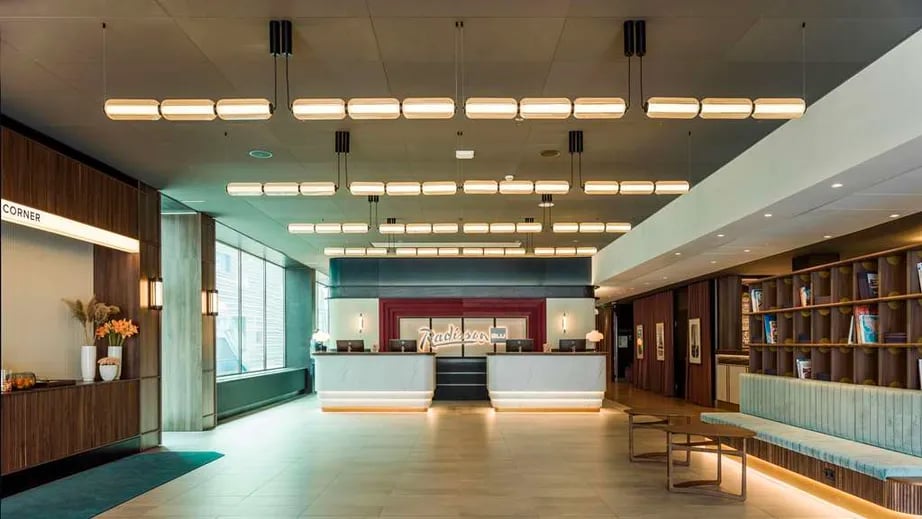 Radisson Blu Waterfront Hotel — vibe