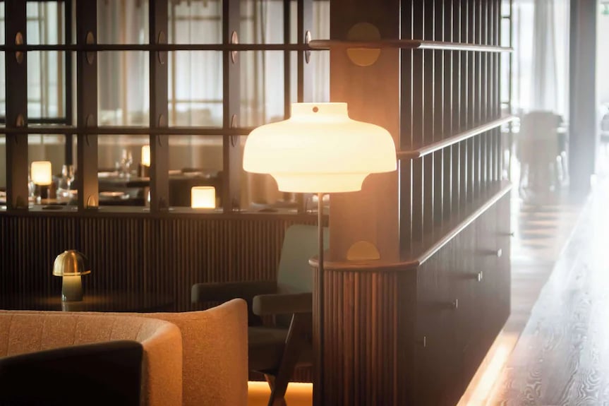 Radisson Blu Waterfront Hotel — vibe