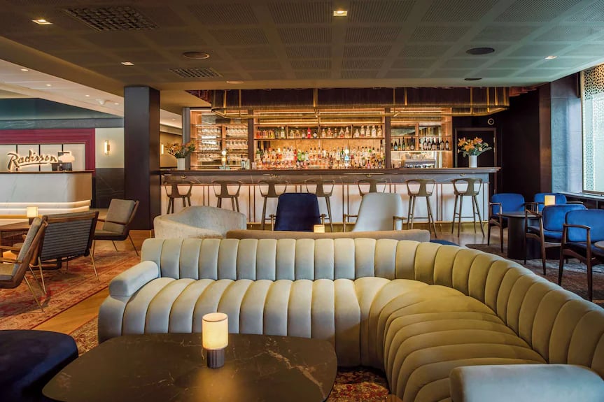 Radisson Blu Waterfront Hotel — eat & drink