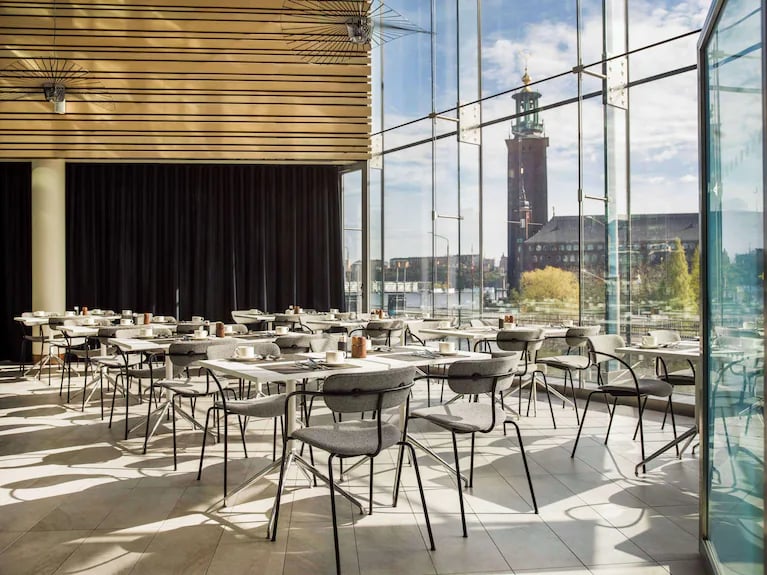 Radisson Blu Waterfront Hotel — eat & drink