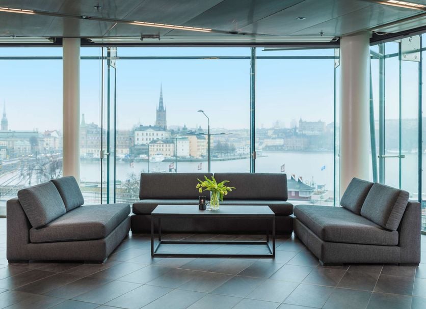 Radisson Blu Waterfront Hotel — vibe