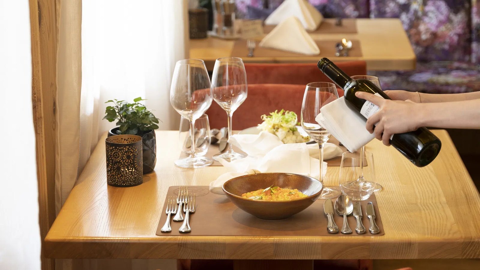 Natur- und Wellnesshotel Höflehner, at the table