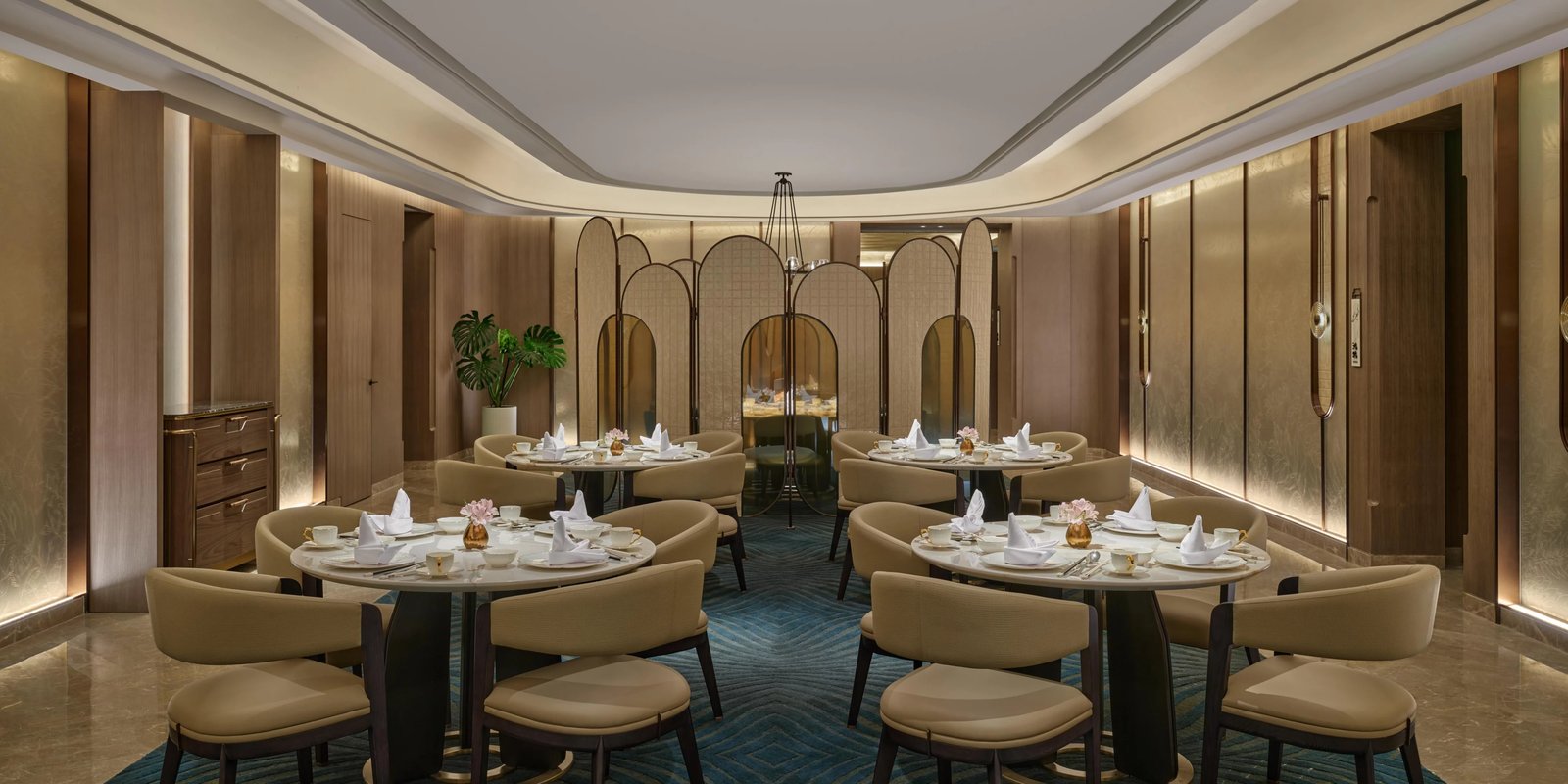 InterContinental Shenzhen WECC, at the table