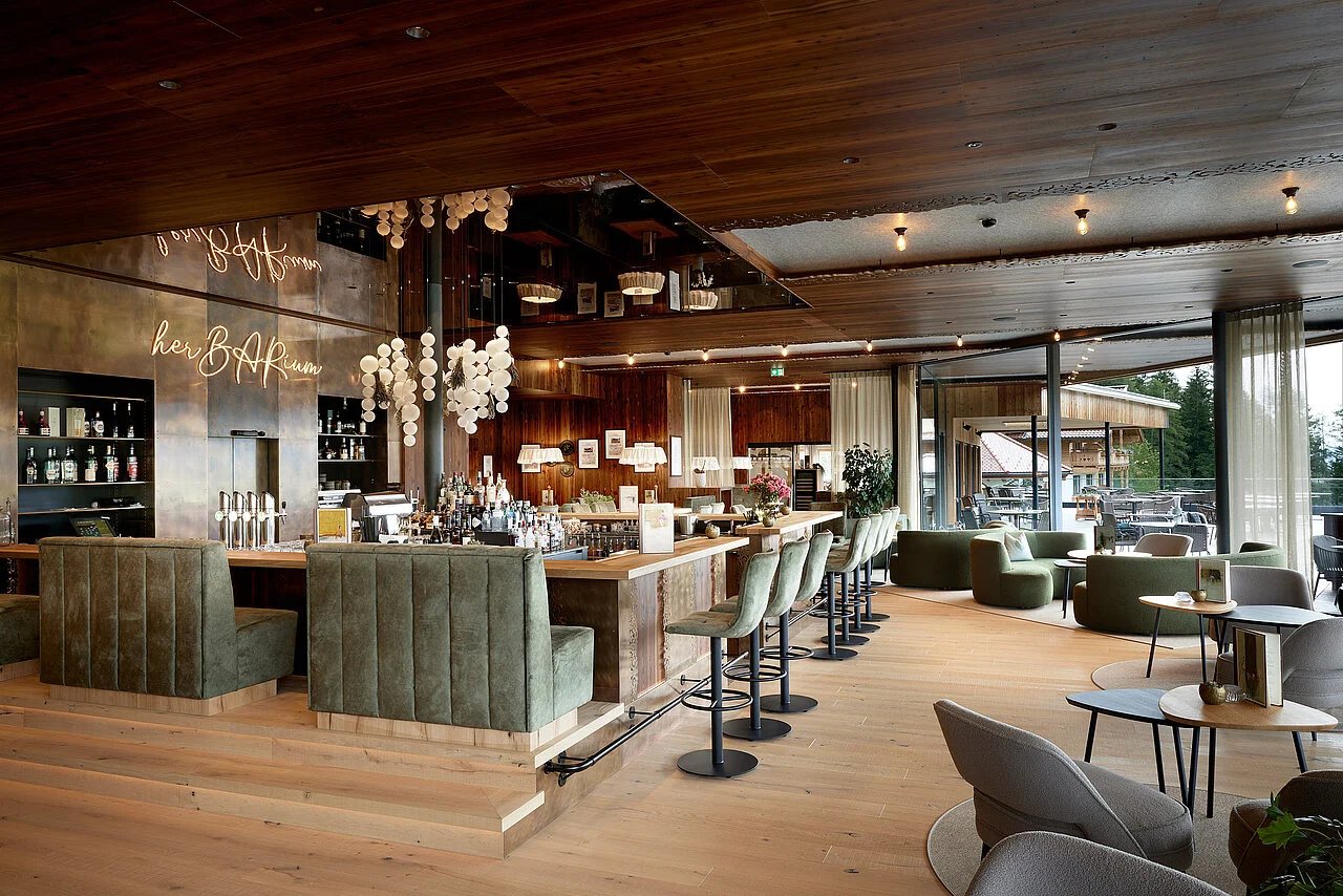 Gut Sonnberghof - Naturhotel, at the table
