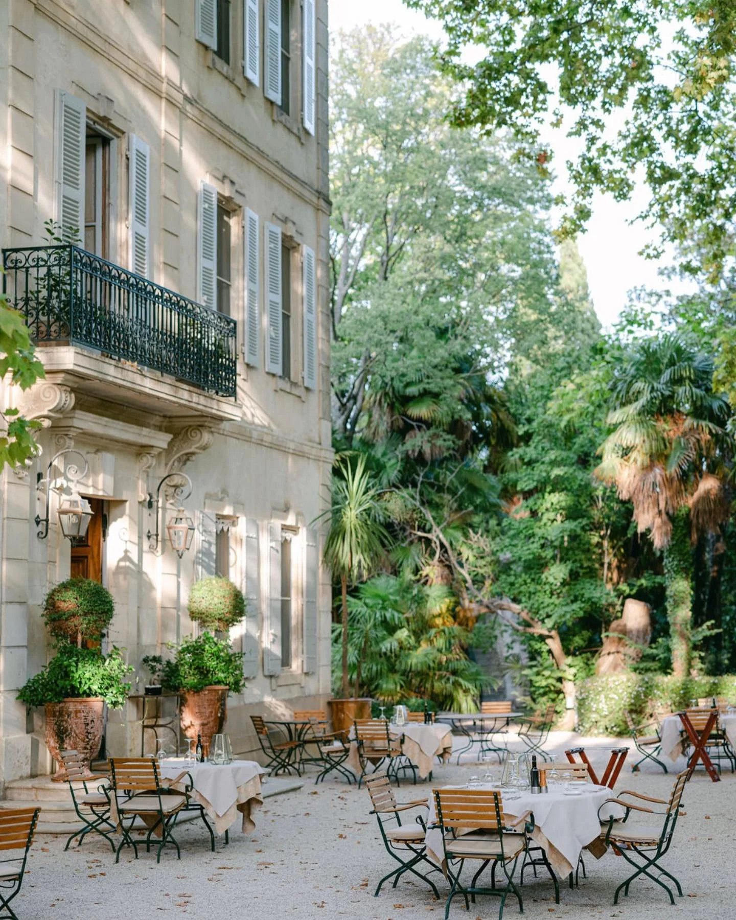 Le Château des Alpilles, at the table